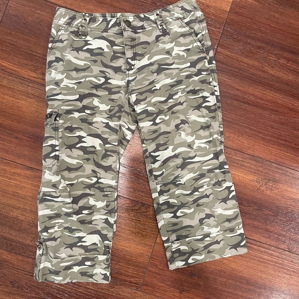 HARLEY DAVIDSON CAMO CAPRIS WOMENS SIZE 8
Y2K 00s